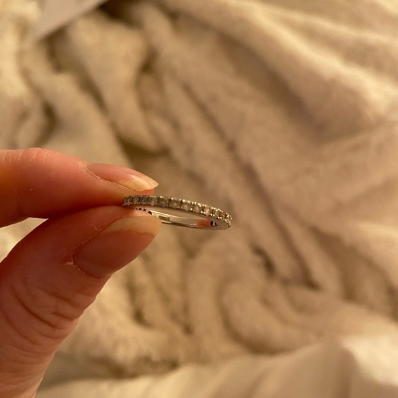 10k white fold wedding band .50tcw and goes 3/4 around - Picture 4 of 4